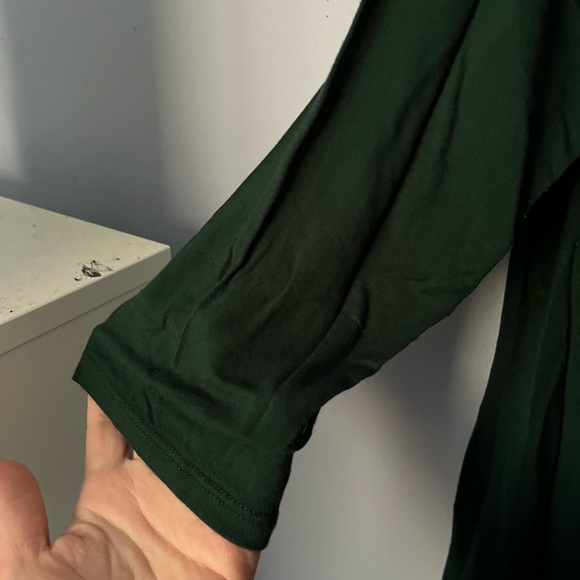 🦋Green 3/4 sleeve blouse🦋 - Picture 2 of 4